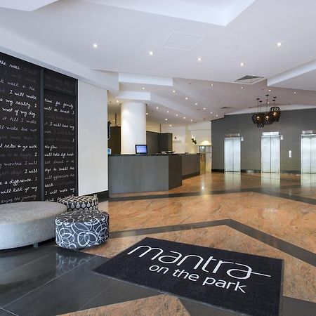 Mantra On The Park Aparthotel Melbourne Exterior photo