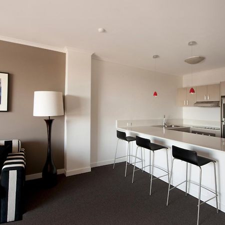 Mantra On The Park Aparthotel Melbourne Exterior photo