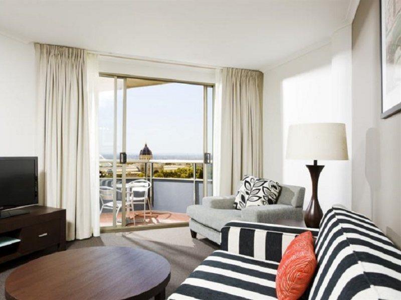 Mantra On The Park Aparthotel Melbourne Exterior photo