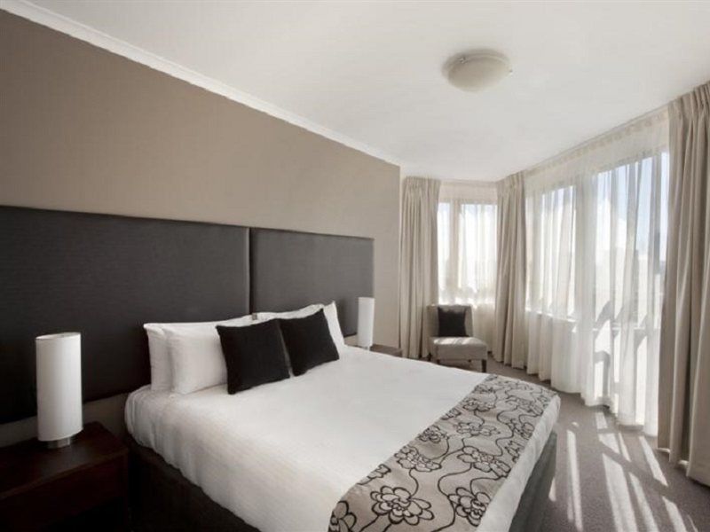 Mantra On The Park Aparthotel Melbourne Exterior photo