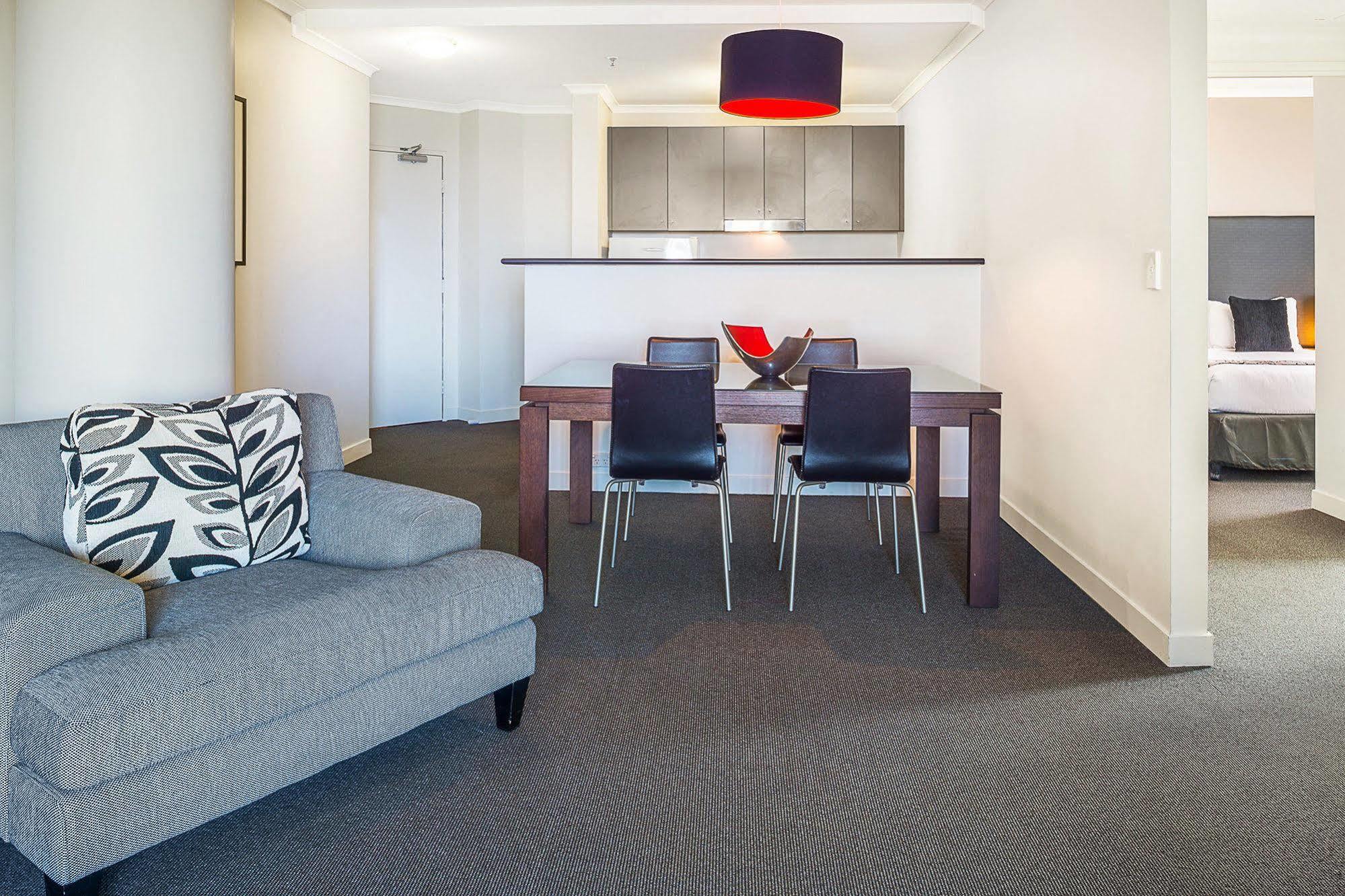 Mantra On The Park Aparthotel Melbourne Exterior photo